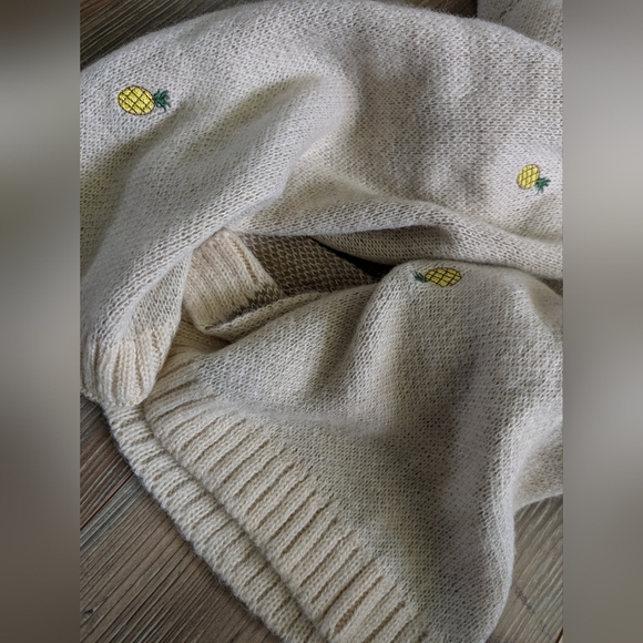 SOONER STATE FRONTIER STRIP Beige Tan Pineapple Fruit Embroidered Scarf - Picture 5 of 7